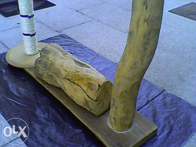 Arranhador enorme em Madeira para Gatos (NOVO) + 2 camas para gatos !