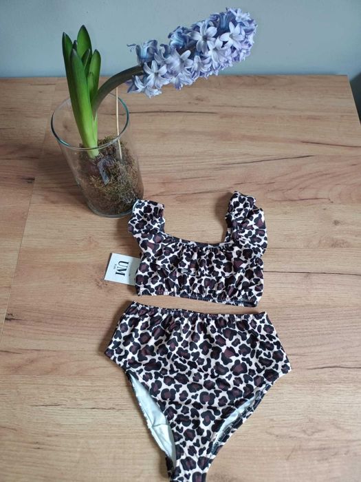 trój kąpielowy w panterkę r.4-5 lat