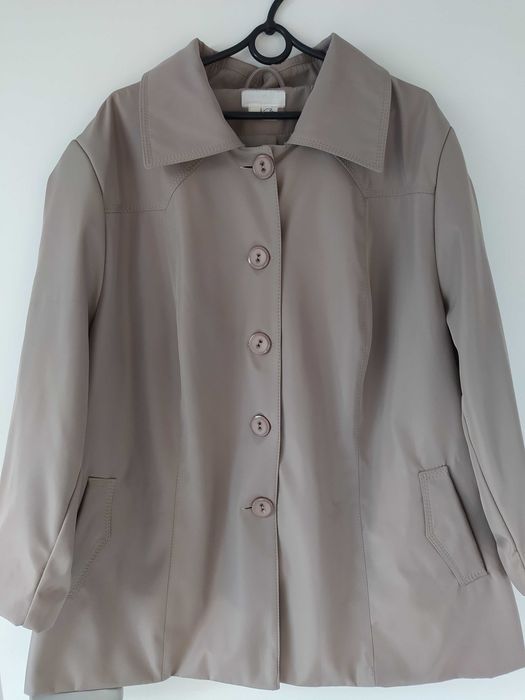 Krótki płaszcz damski, produkt polski.