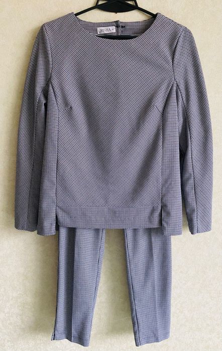 Класичний брючний діловий костюм Irisha з віскози,розмір XS,42