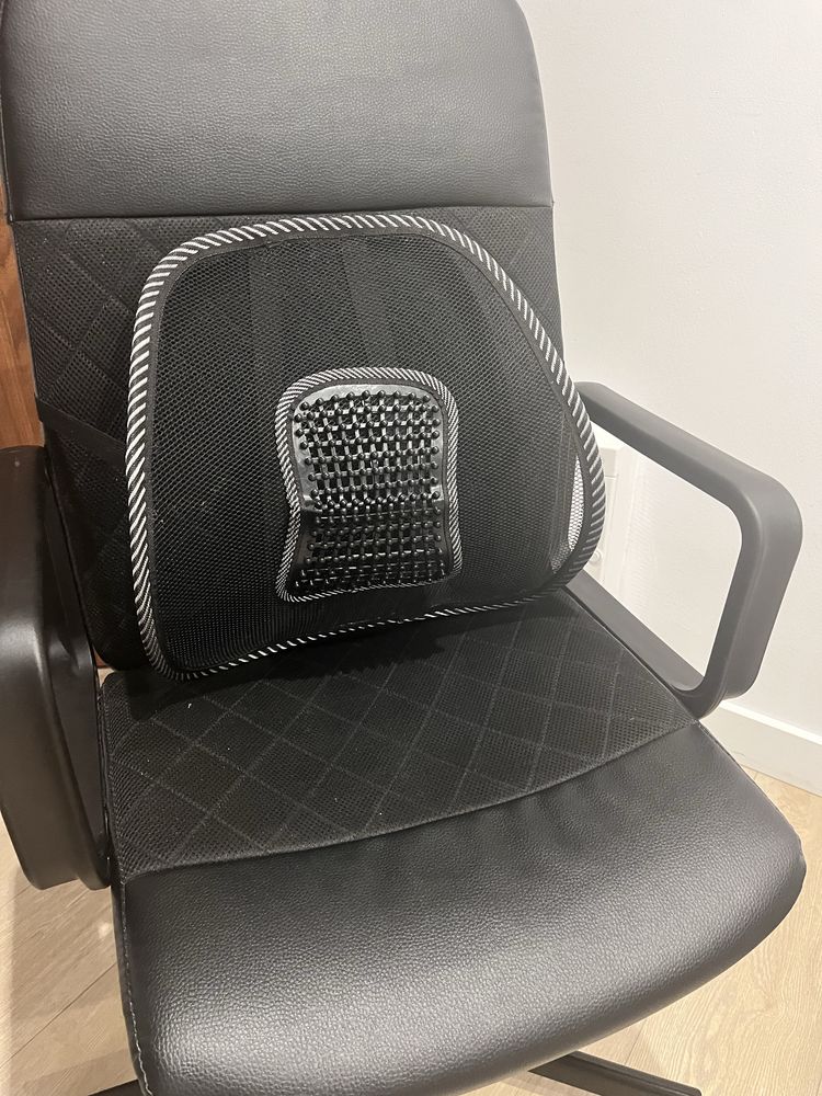 Fotel biurowy z podstawką ergonomiczną dla pleców