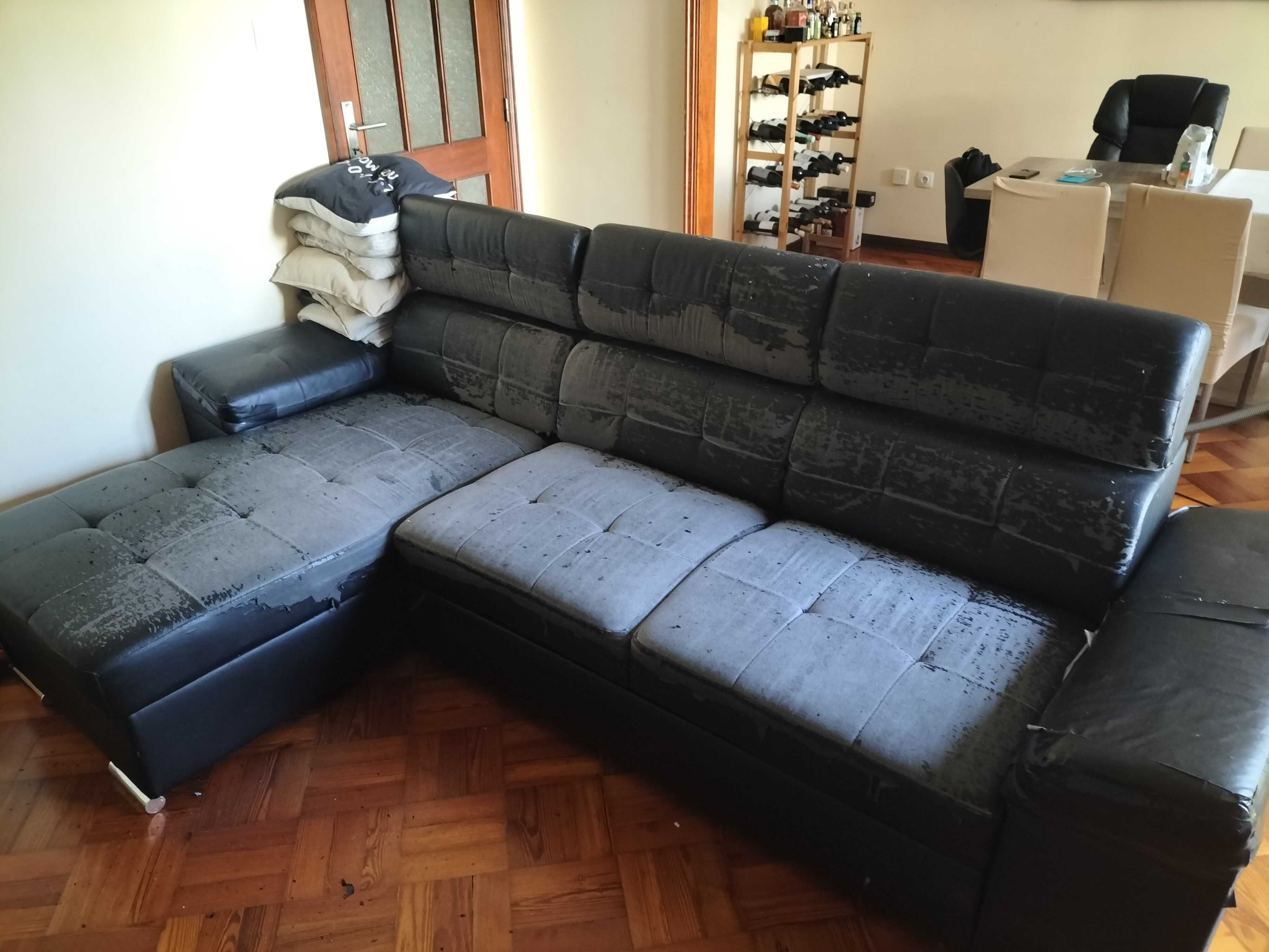 Sofá cama com  chaiselong  em polipele