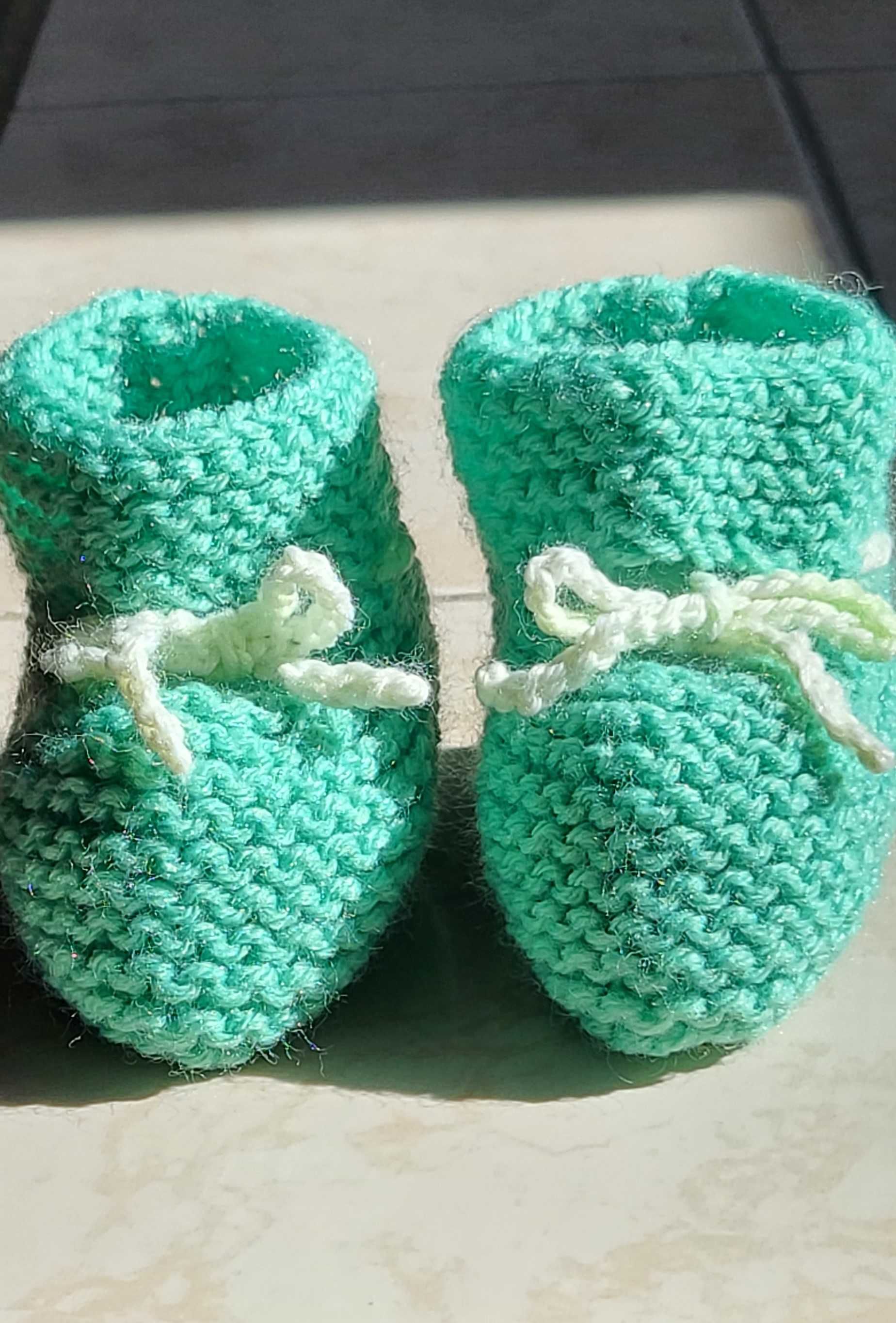 Meias / Sapatinhos de Bebé em Lã Antialérgica feitas à Mão