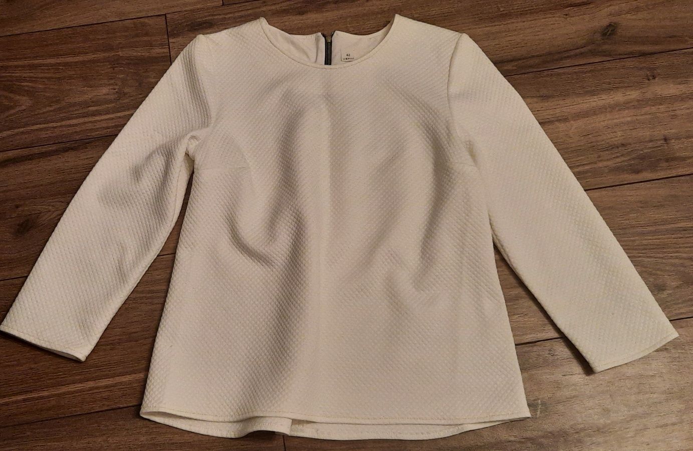 Bluzka damska biala rozmiar 42, material tloczony