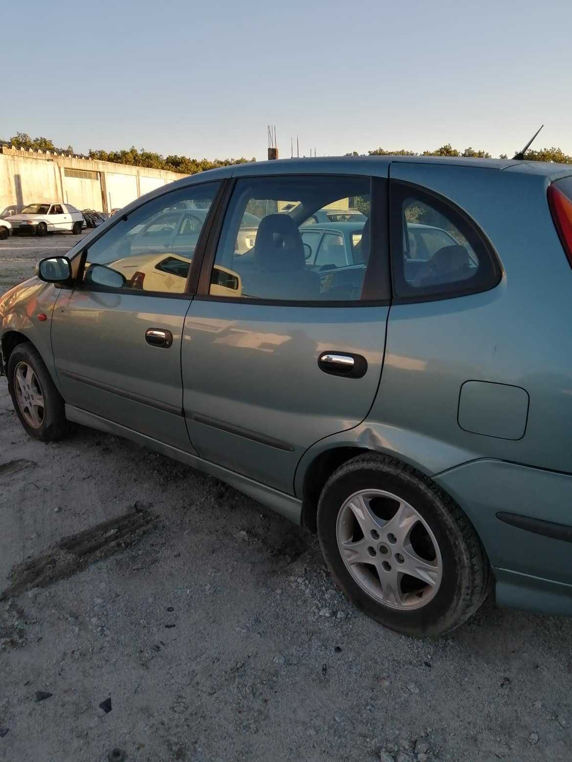 Para peças Nissan Almera Tino 2.2DCI ano 2000