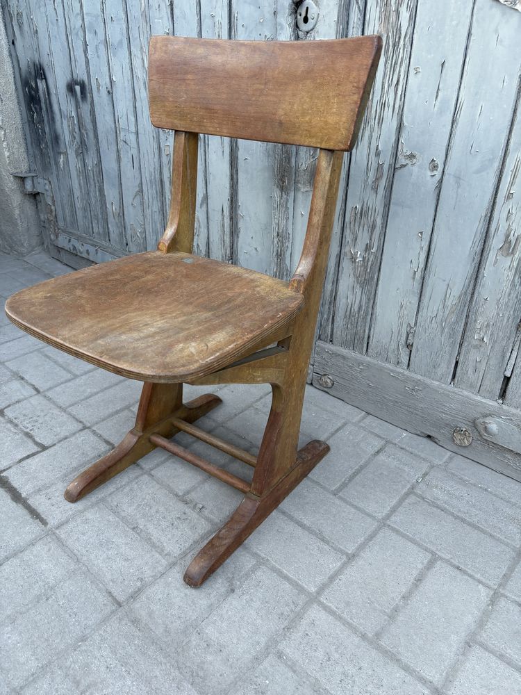 Retro krzesełko drewniane dla dzieci szkolne
