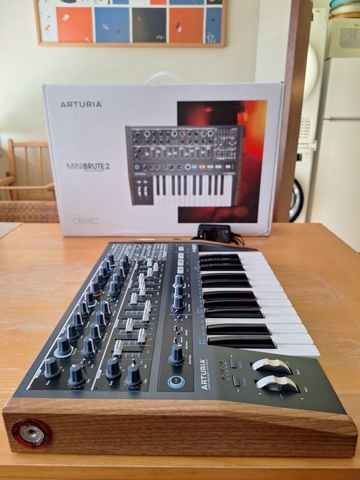 Arturia Minibrute 2 como novo - NEGOCIÁVEL