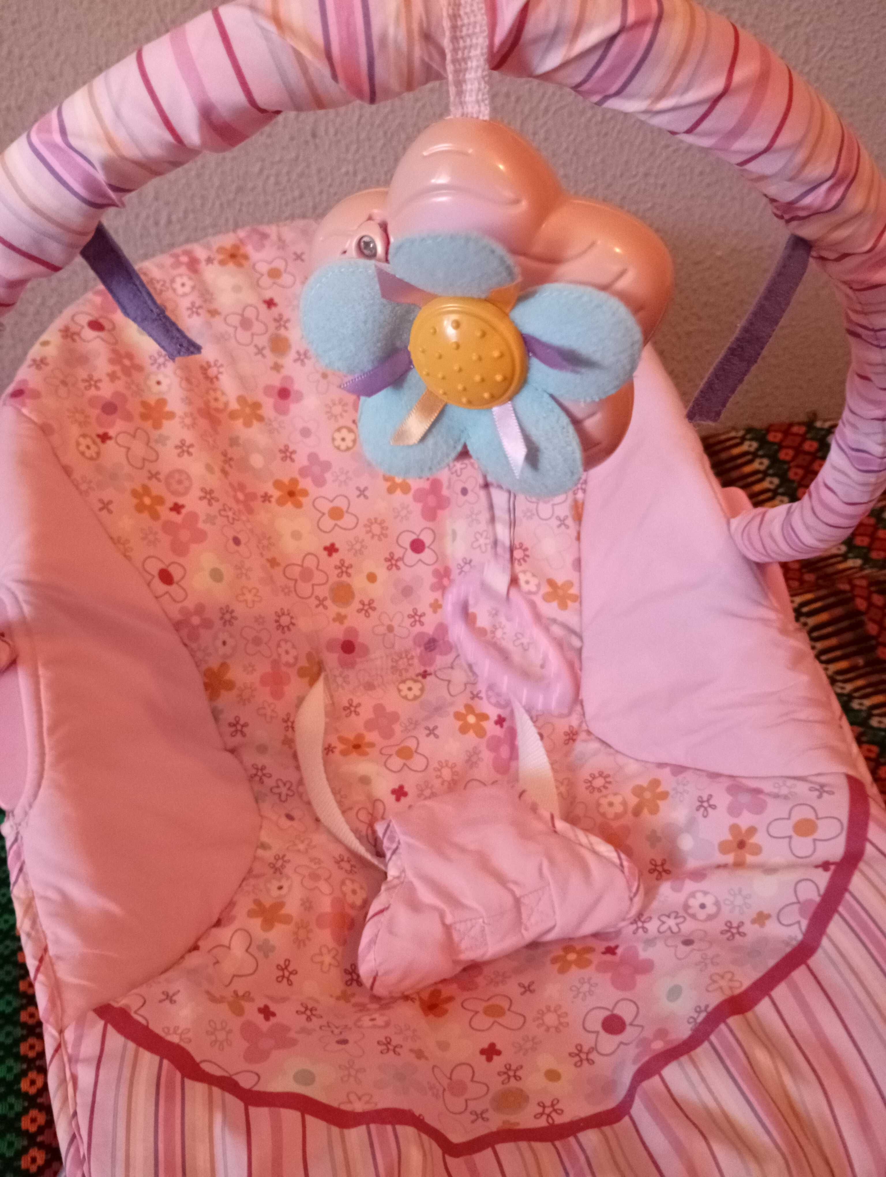 Espreguiçadeira bebe vibra e tem musica
