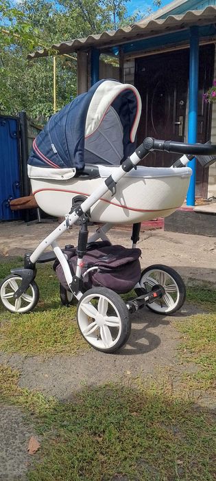 Продам дитячу коляску у гарному стані