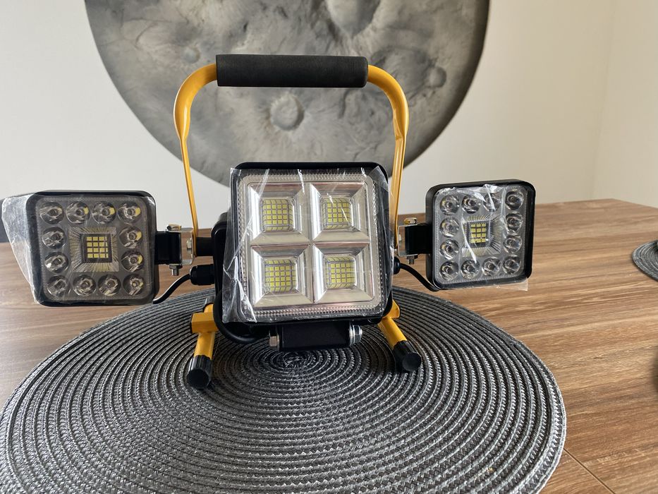 Lampa LED hybrydowa Dewalt 18V / 230V – 3 halogeny regulowane