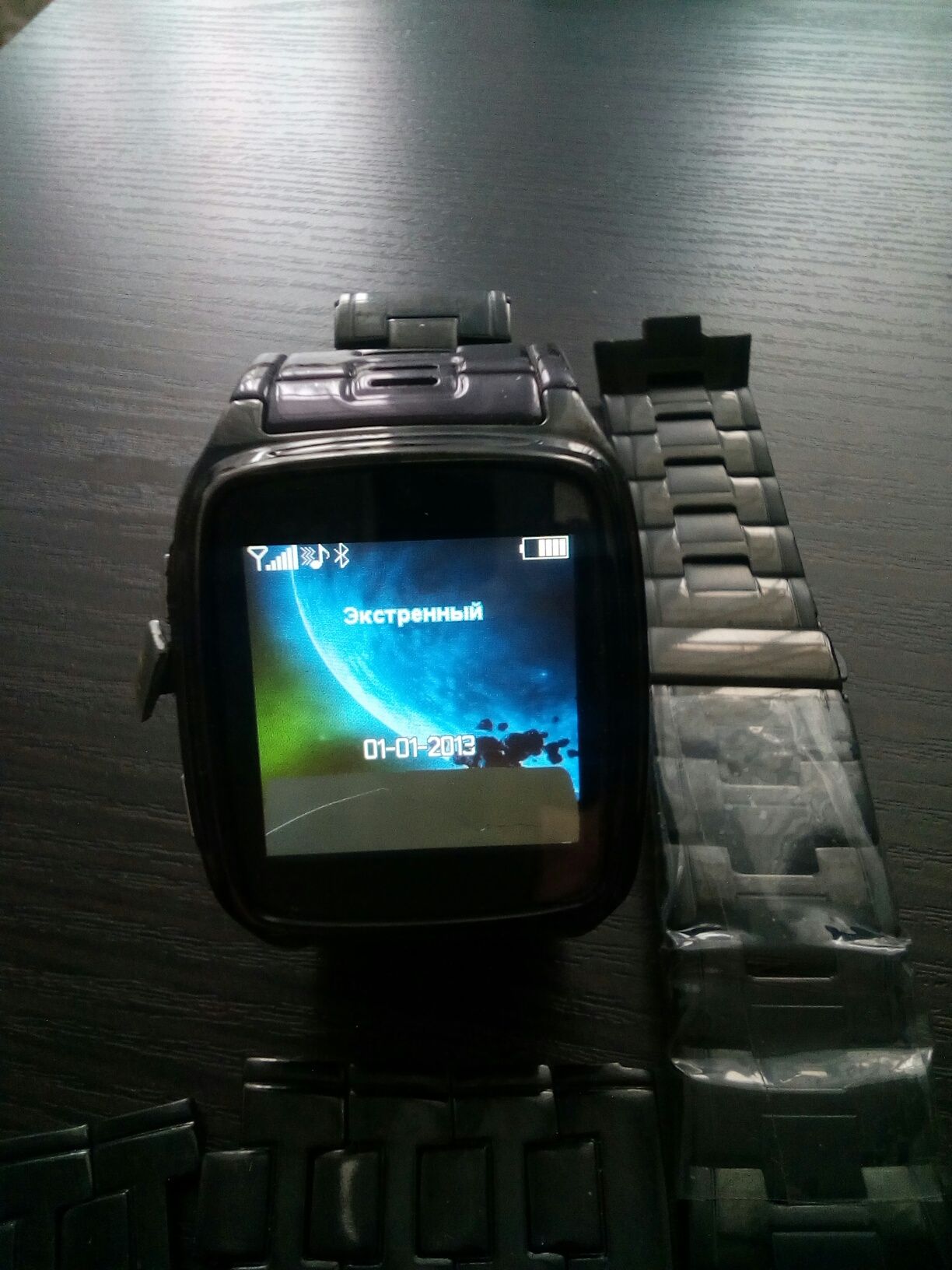 Смарт годинник AirOn Gti, + новий браслет, засвічена частина екрану.