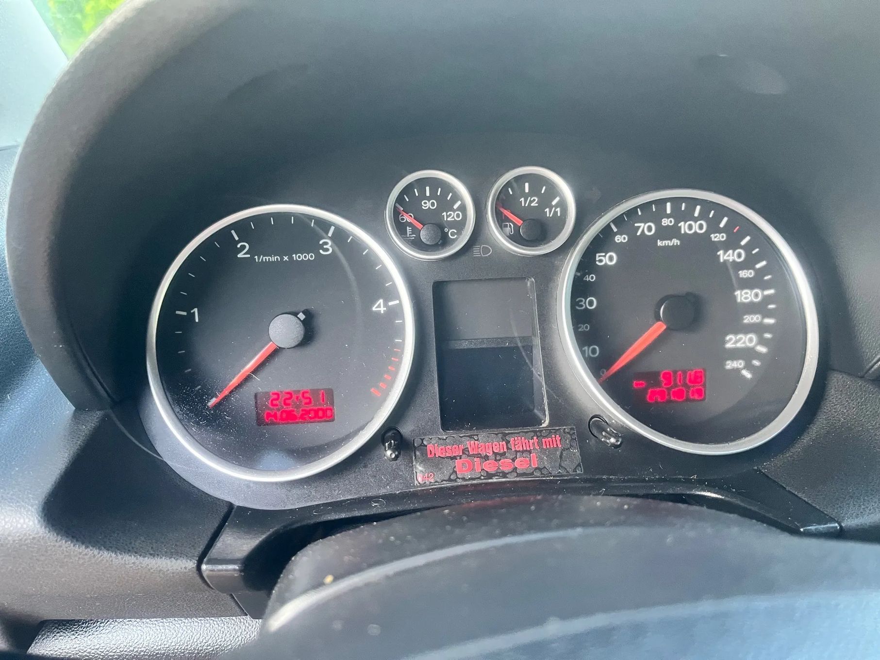 Audi A2 samochod jeżdżacy, uszkodzony