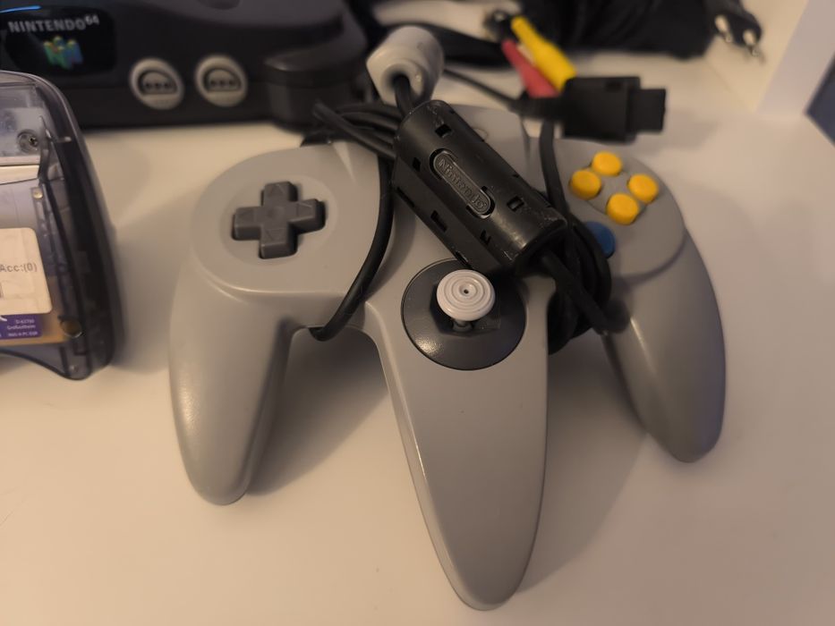 Nintendo 64 + comandos + cabos
