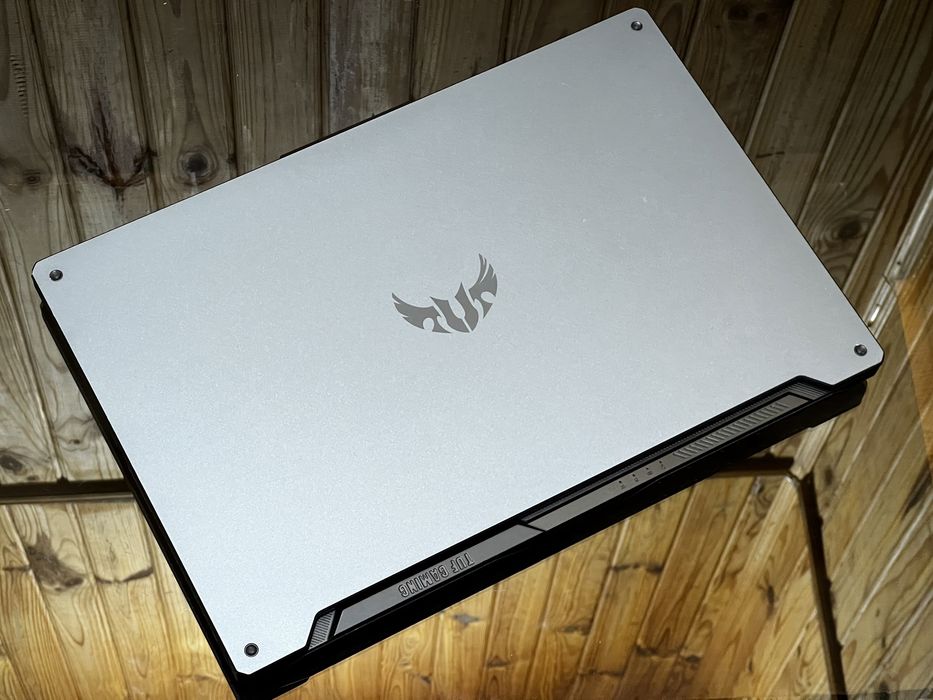 Asus TUF 17, GTX1660ti, Ryzen 7 4800h, 120hz