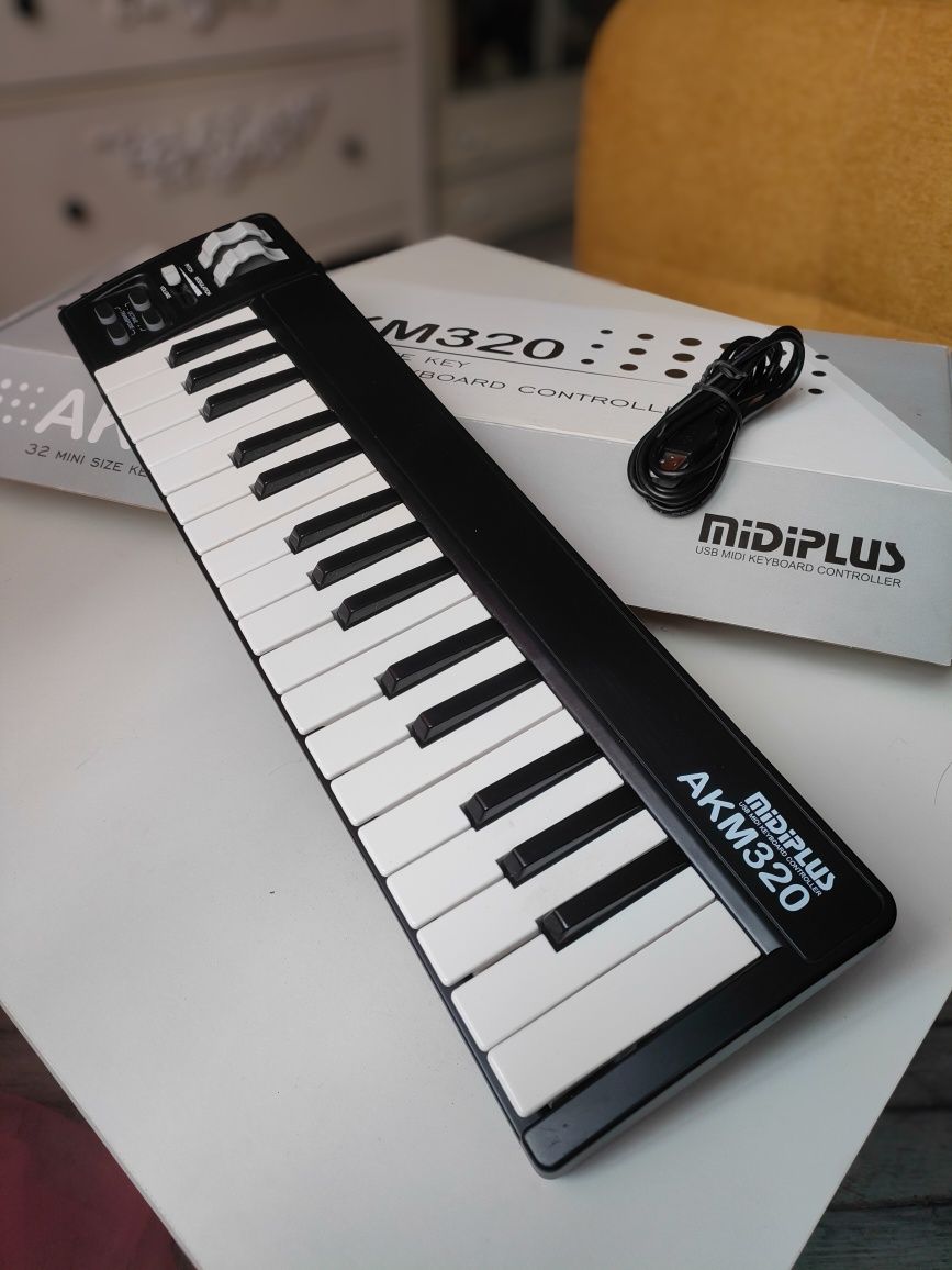 Midi AKM 320 keyboard do komputera