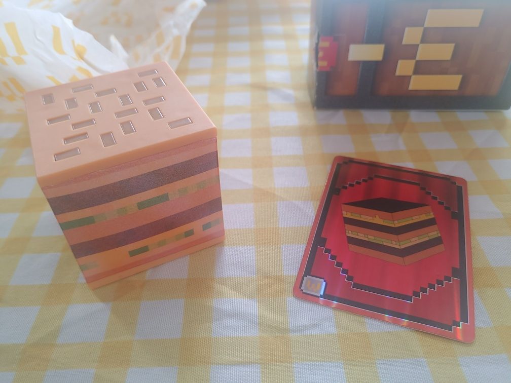Figurka kolekcjonerska minecraft crystal big mac burger hamburger