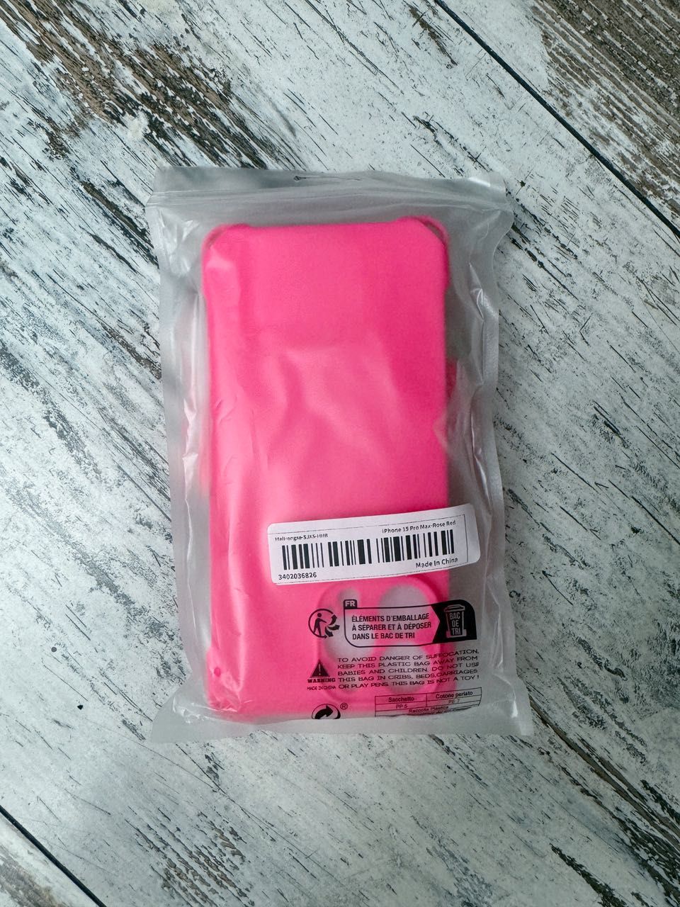 Rozowe etui paskiem cross-body na iPhone 15 max. Super jakosc, nowe.