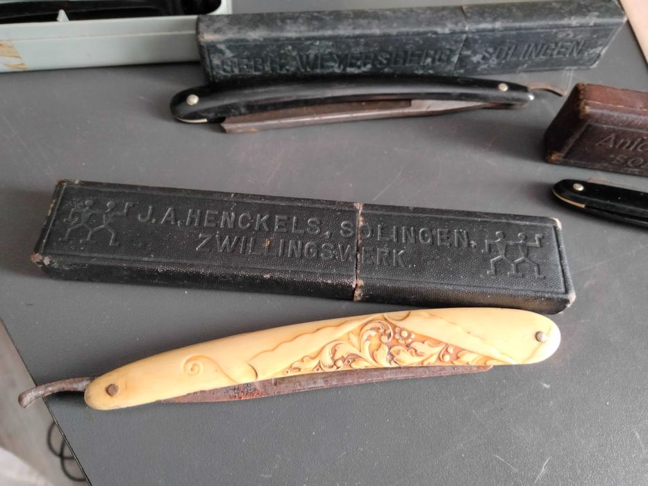 antigo conjunto de acessorios para barbearia