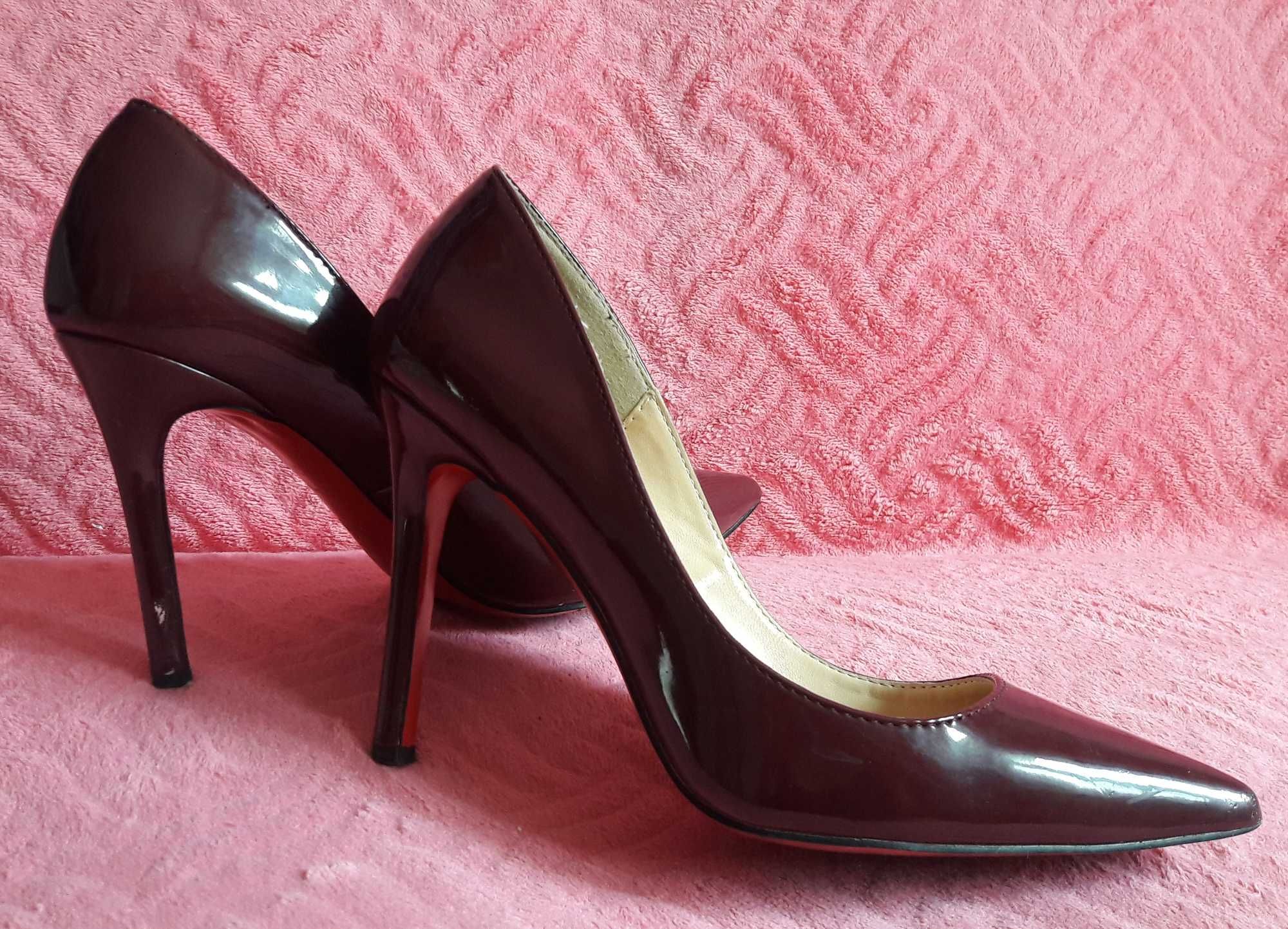 Bordowe szpilki Christian Louboutin 37 czerwona podeszwa
