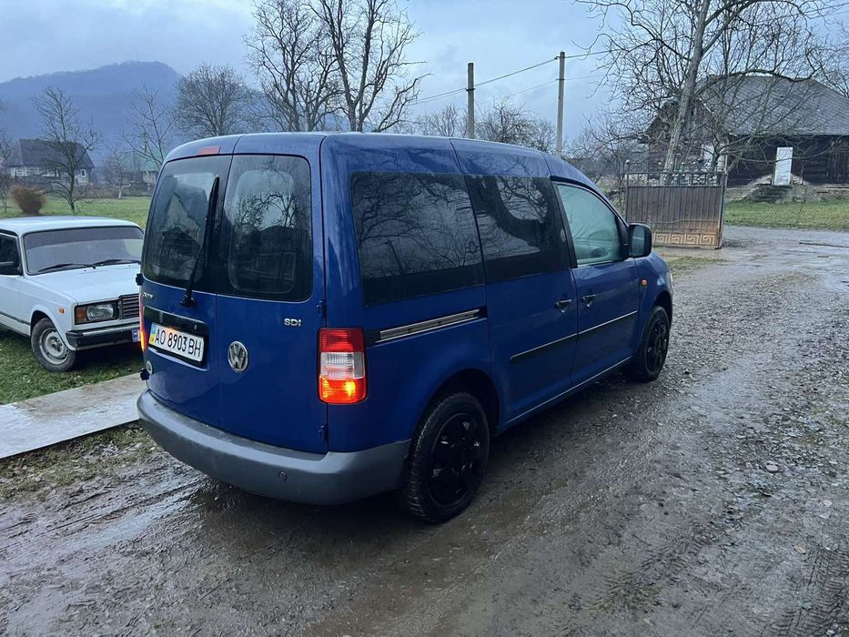 В продажі фольцваген кадік 2004року 2.0sdi механіка