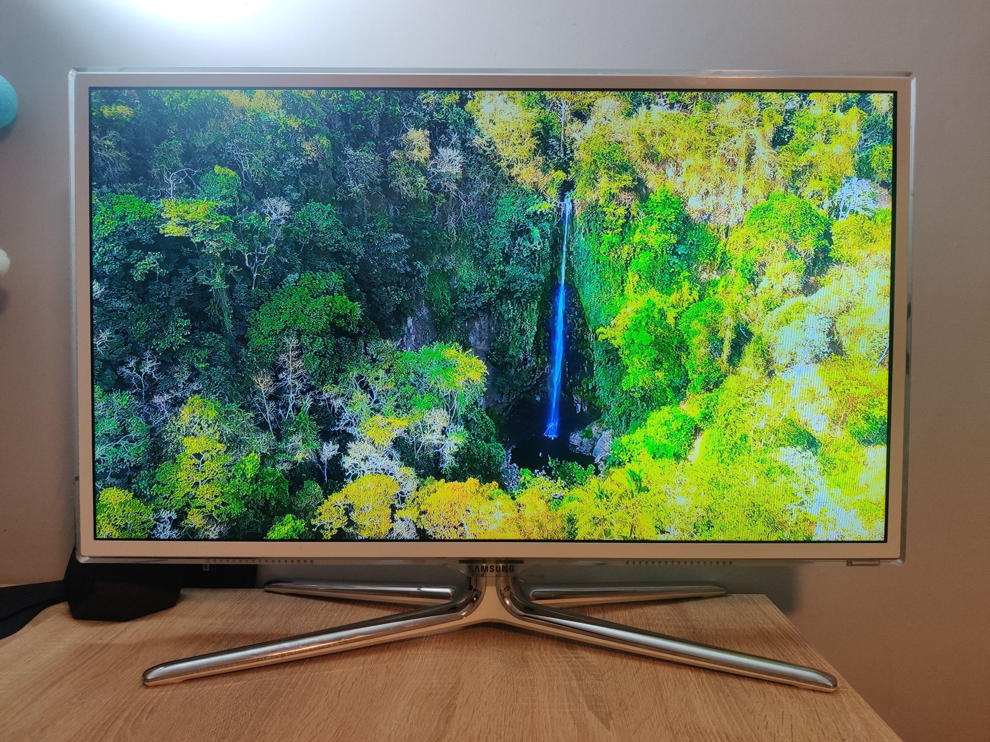 Smart TV 32" Samsung UE32ES6717U телевізор