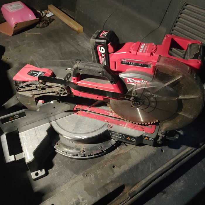 Ukośnica Milwaukee FMS 254