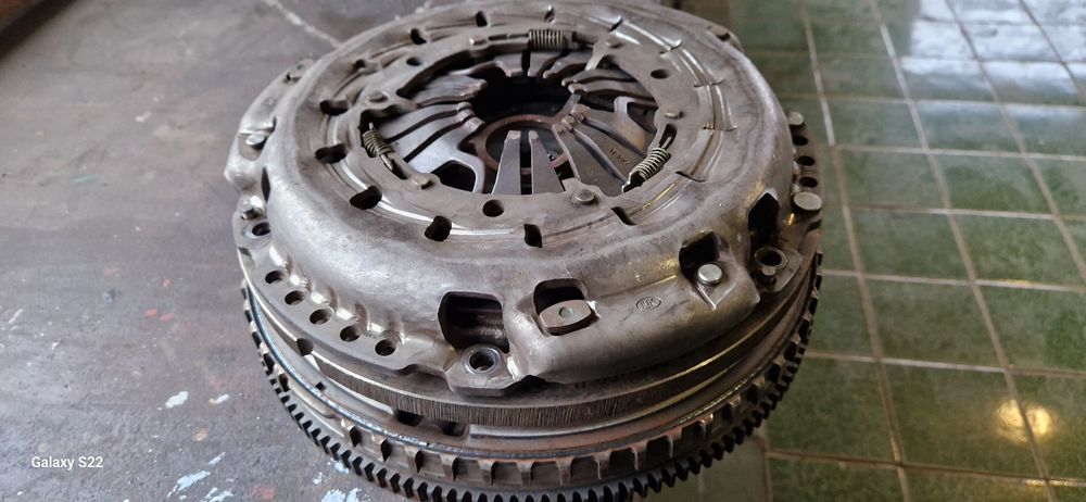 Продам комплект зчеплення та маховик OM651