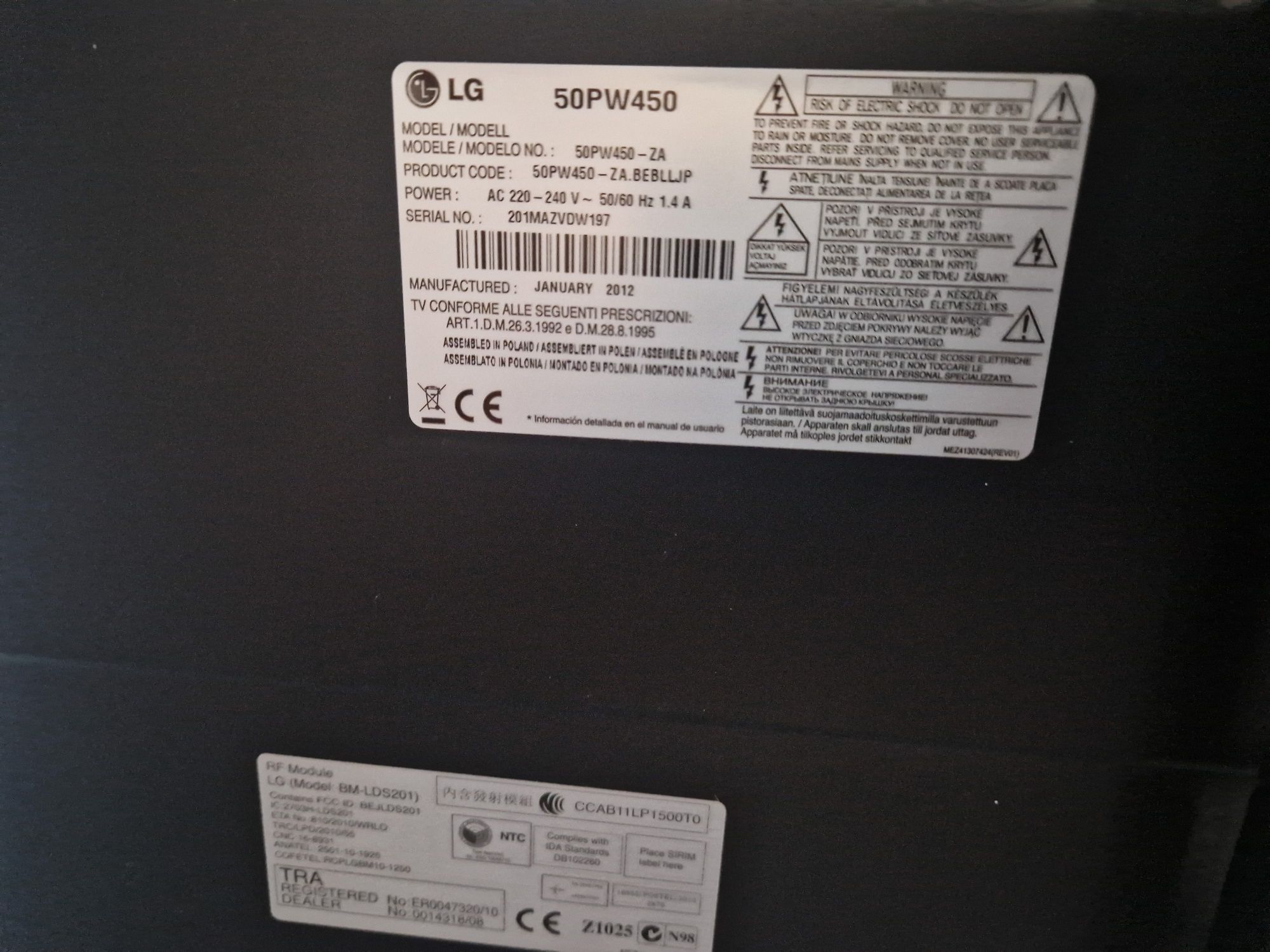 Telewizor LG sprawny z pilotem, dekoderem, wieszakiem,