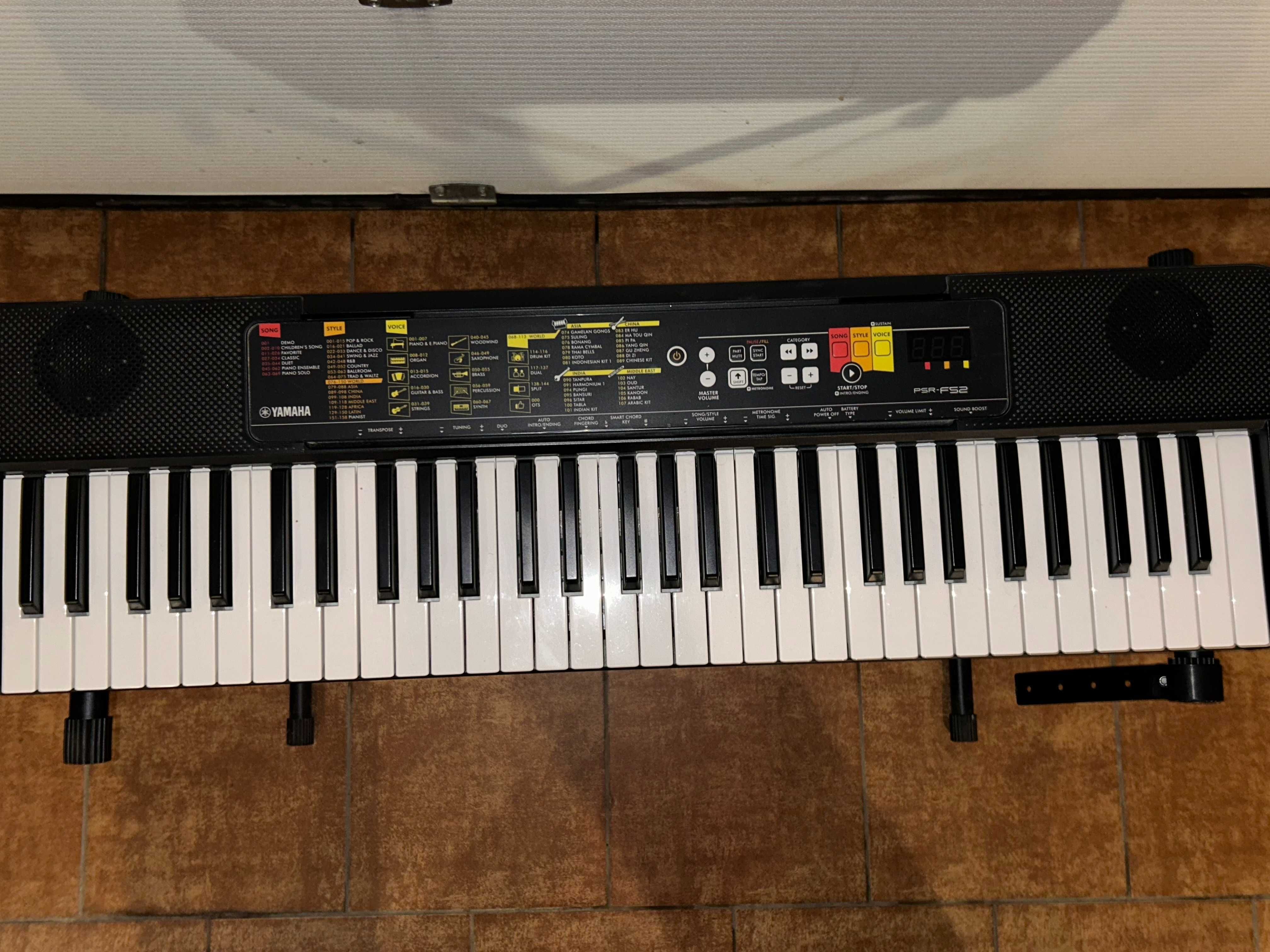 Keyboard Yamaha PSR-F52 czarny, używany