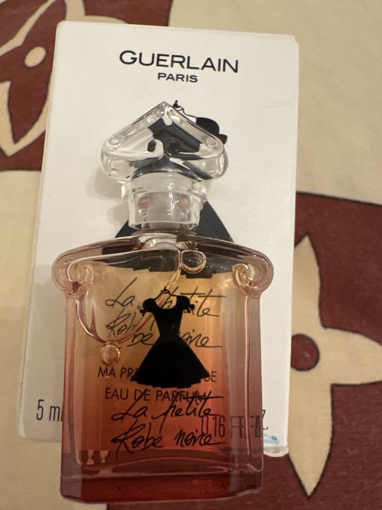 Продам парфюм Guerlain маленькое черное платьеминиатюра, 5 ml недорого