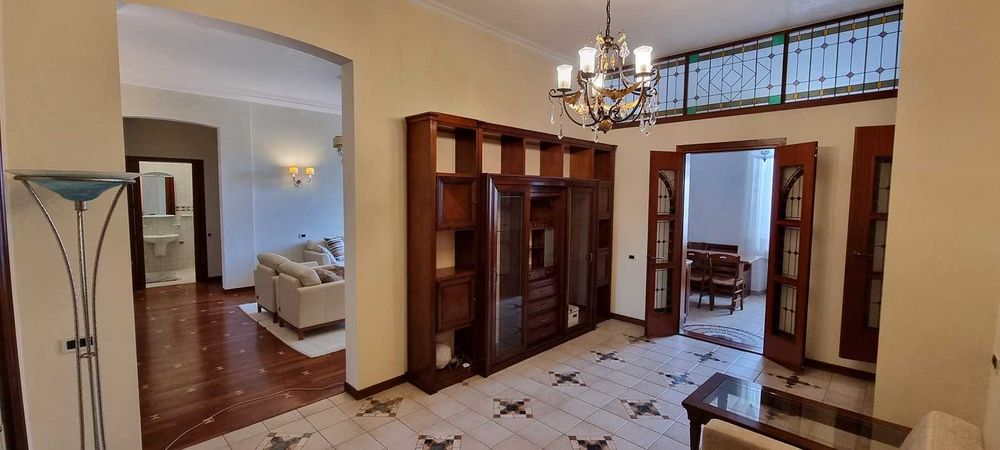 Аренда 2-х ком.квартирыS-110 м.кв. ул.Андреевский спуск 2 б.Подол без%