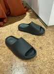 "Buty damskie i męskie" Klapki adidas YeezySlide Czarny Roz 44