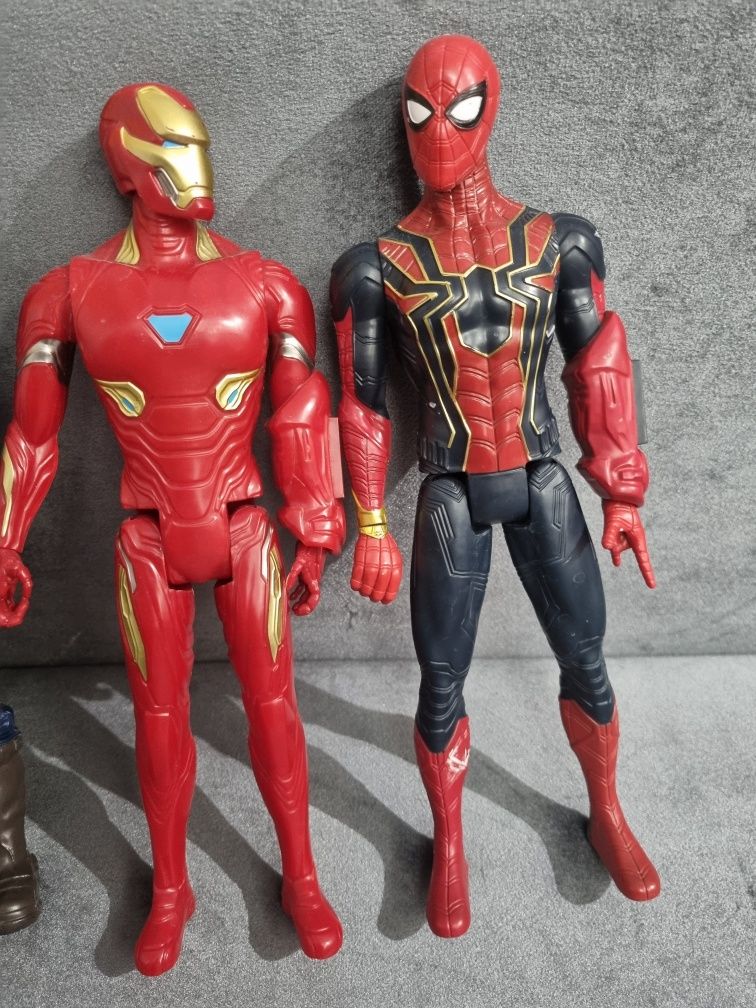 Superbohaterowie Spiderman Ironman Pantera Kapitam Ameryka robot
