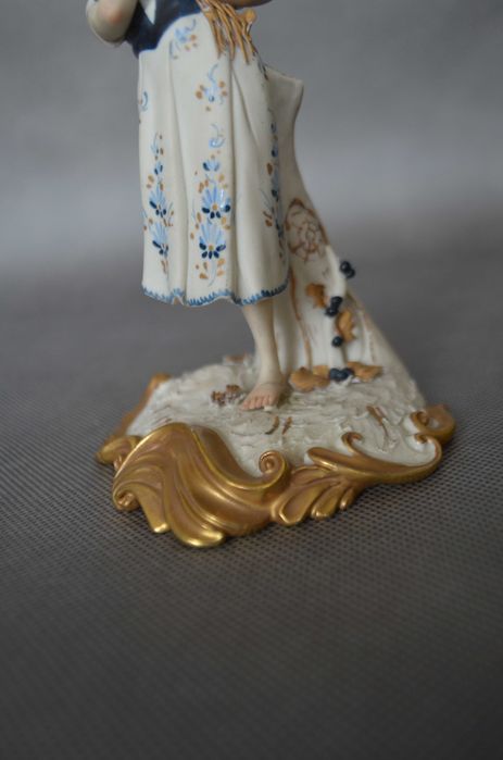 figurka porcelana biskwit Capodimonte 18 cm