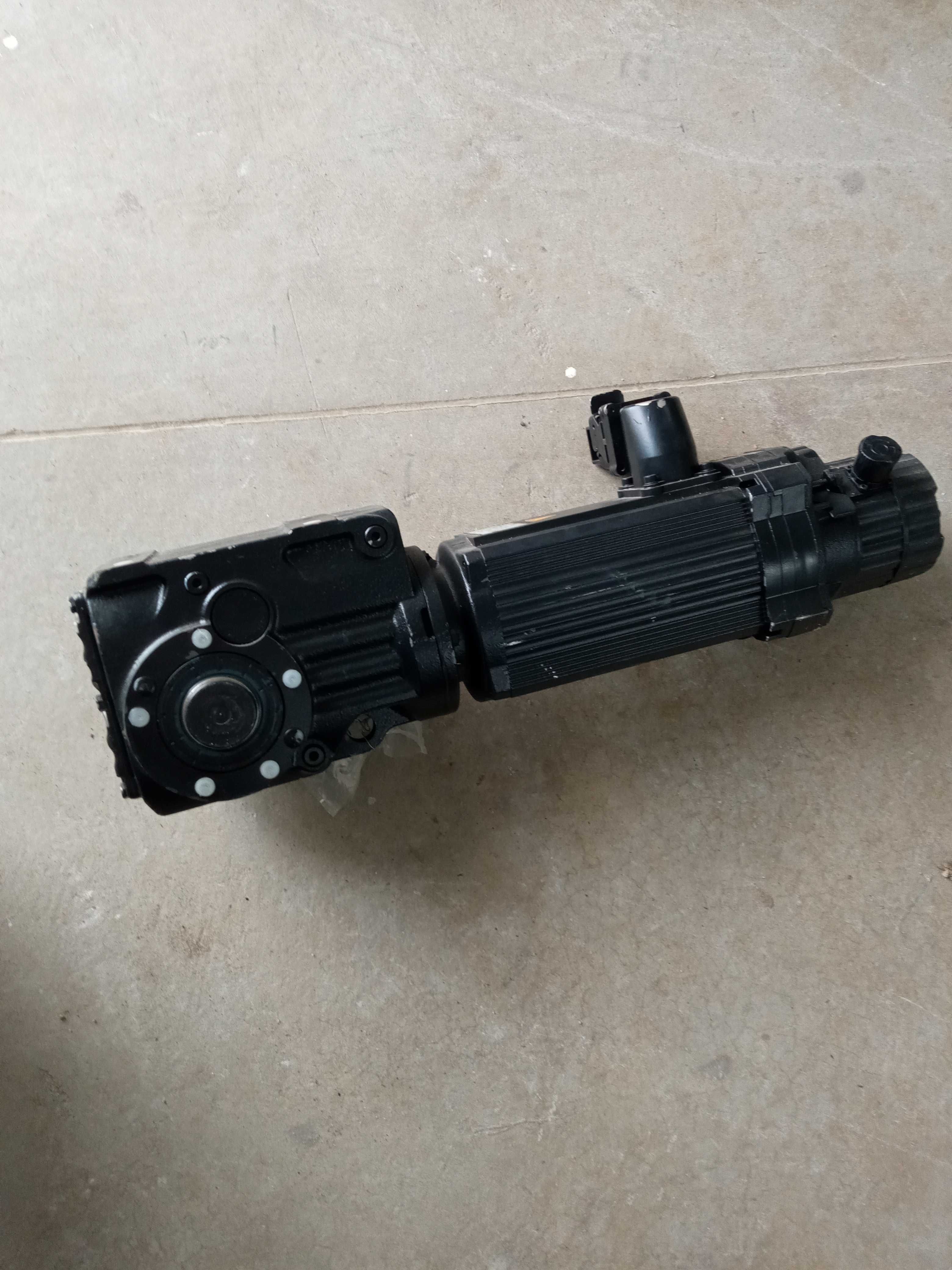 Serwomotor Motoreduktor SEW Eurodrive KH 37