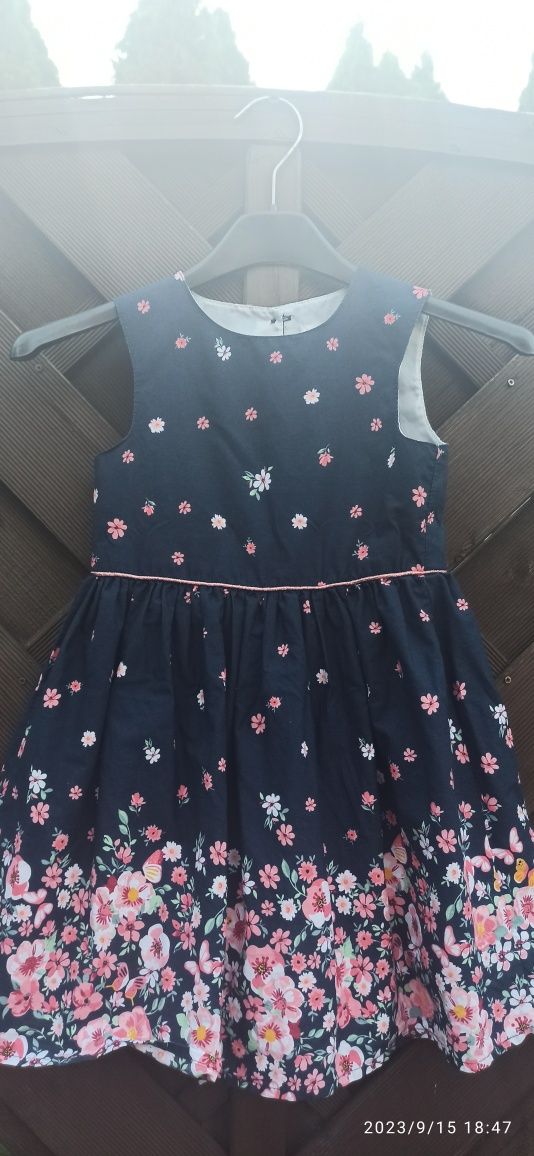 Sukienka w kwiaty dla dziewczynki r 98