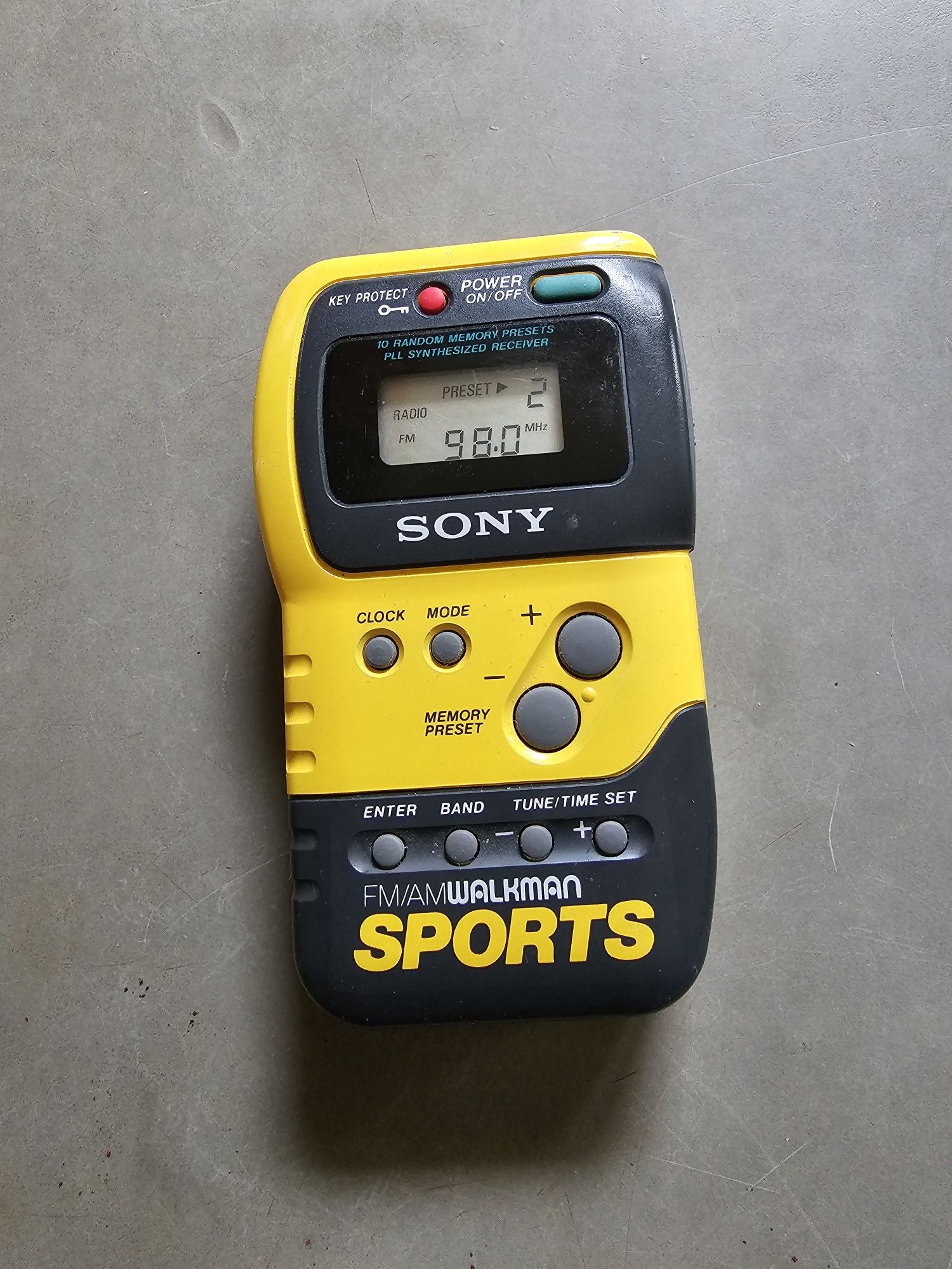 Vintage SONY Walkman Sport FM/AM Radio Yellow SRF-M70