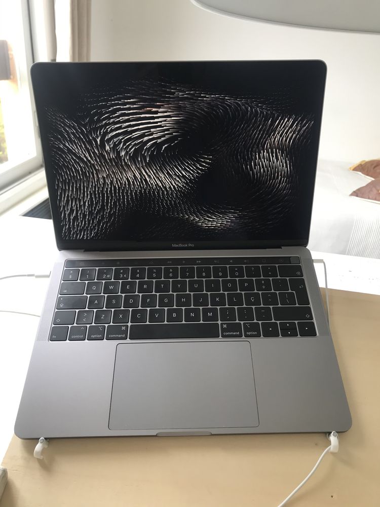 APPLE MACBOOK PRO 2020 (Como novo) + Keyboard Case + Computer Case + Screen Protector