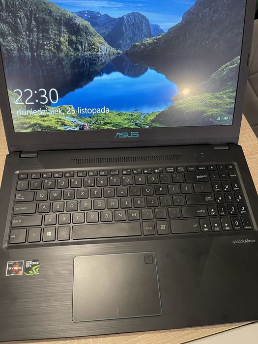 Super laptop ASUS X570Z