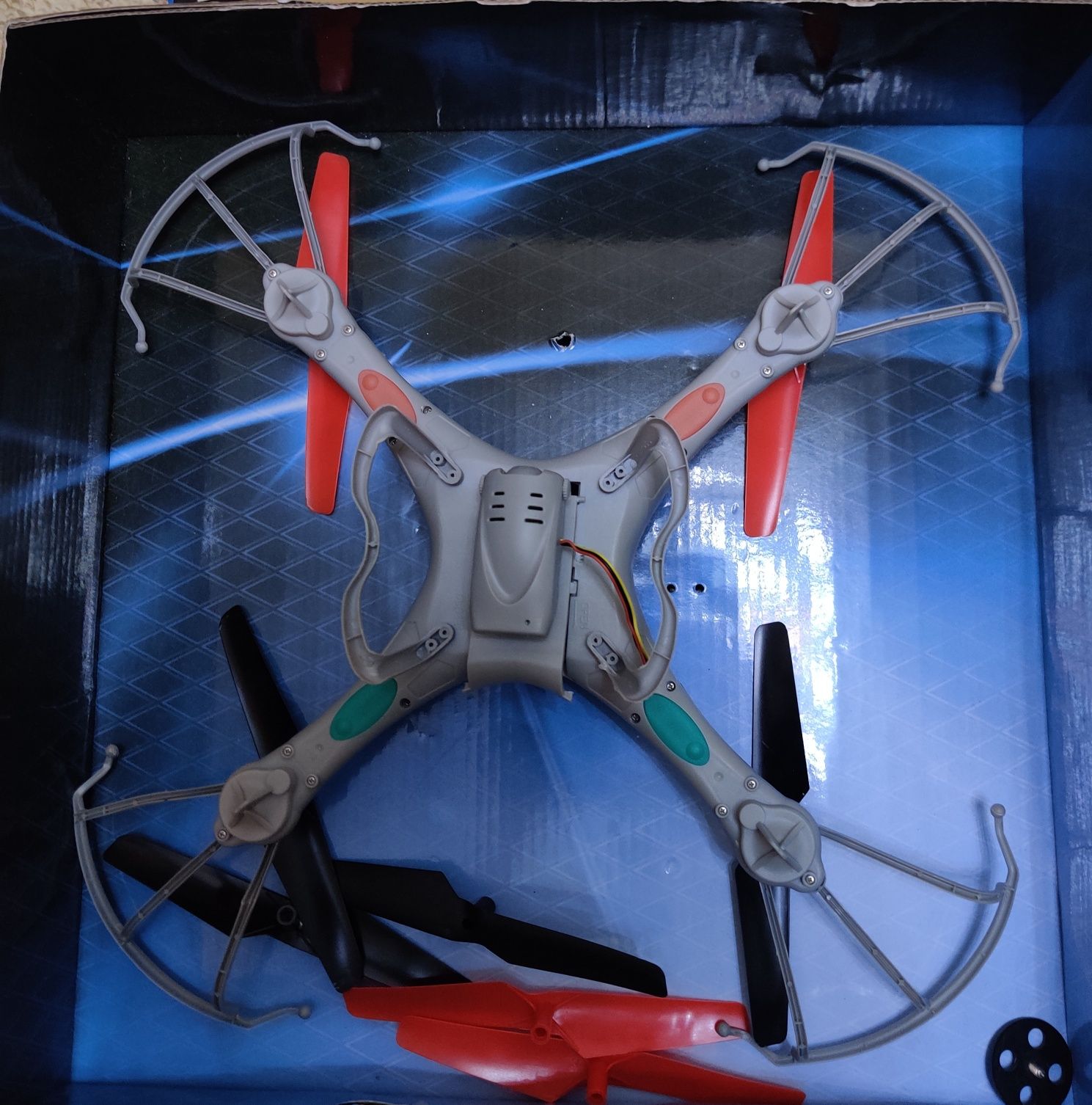 Квадрокоптер ( игрушки, вертолет, подарки, радиоуправляемый)