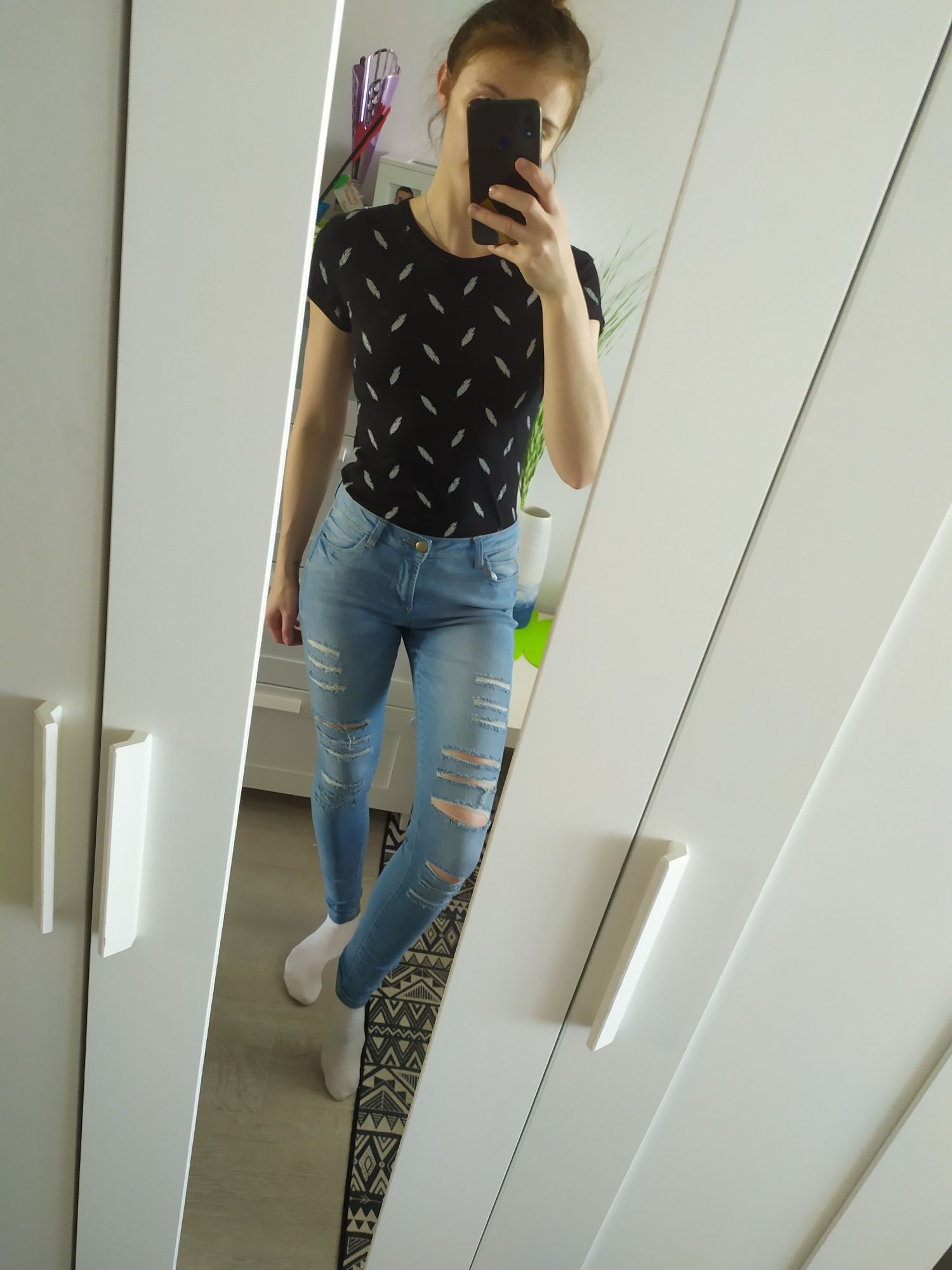 Rurki jeansy z dziurami XS Primark