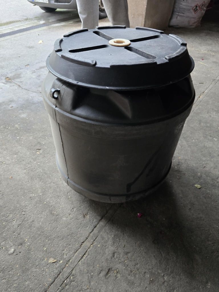 Beczki plastikowe 80l