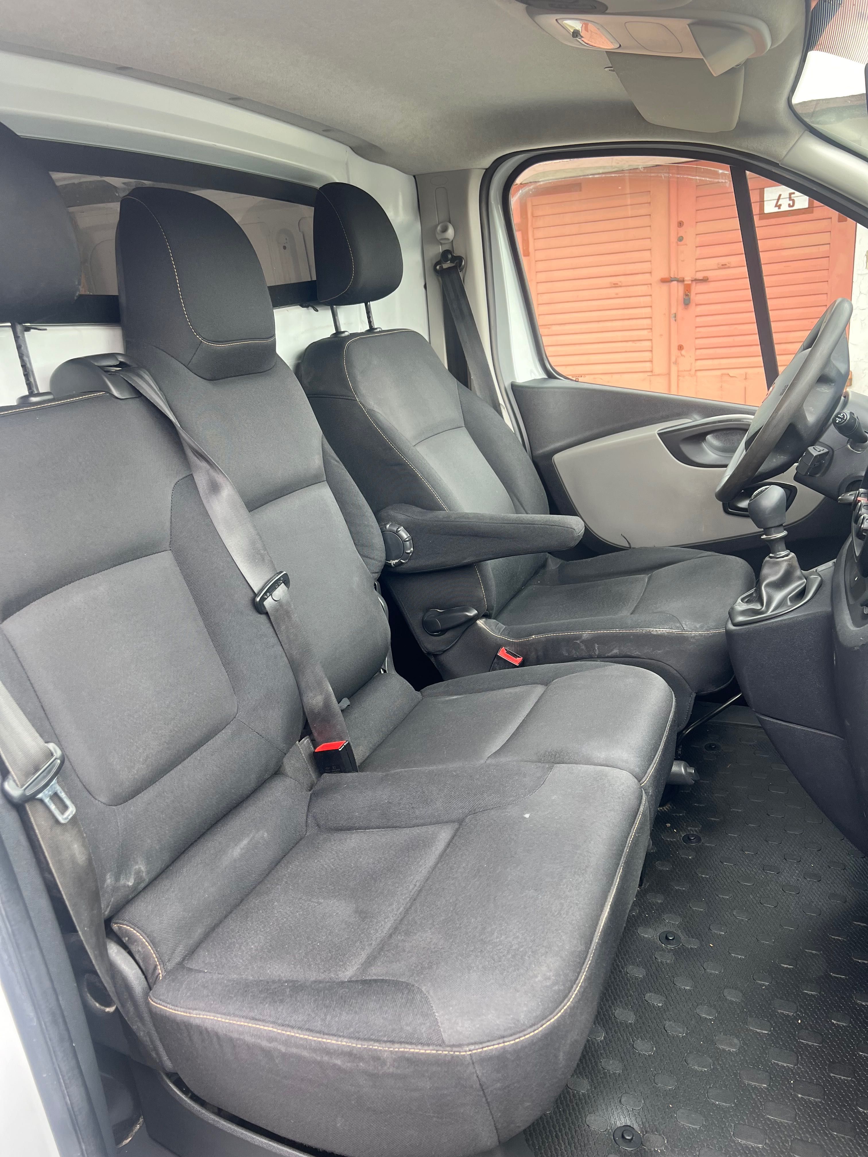 Prywatny Renault trafic 2015r 1,6tdi