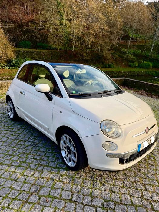 Fiat 500 branco com Rodas Liga Leve