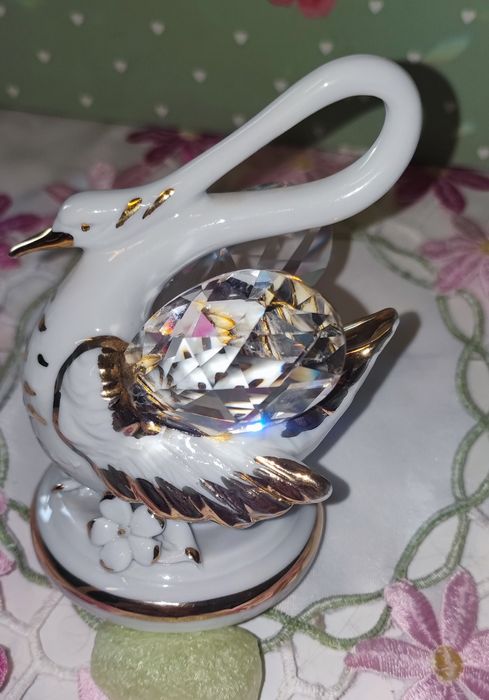 Porcelanowy łabędź Capodimonte z kryształami Swarovskiego