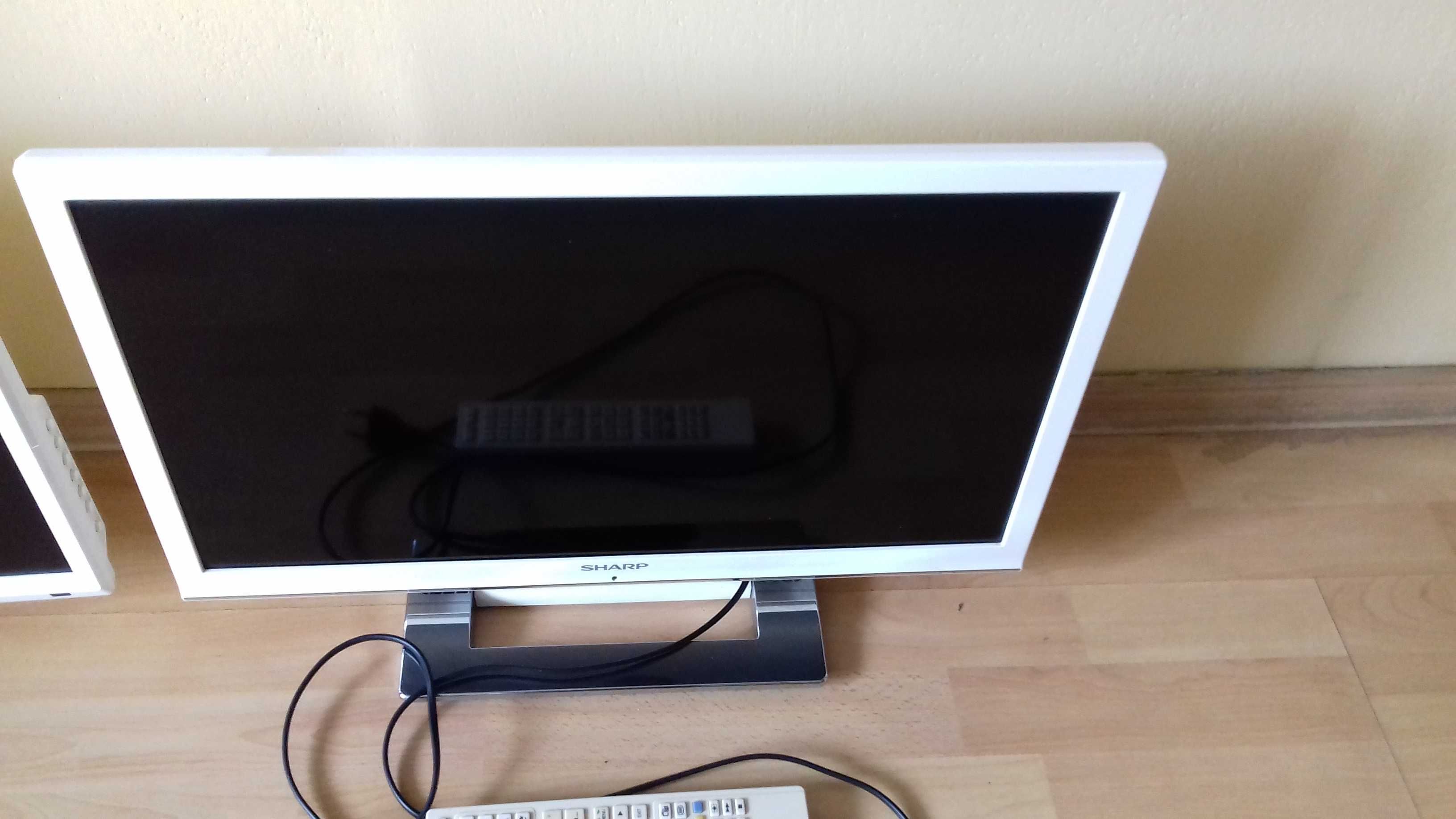 Telewizor biały 24cale LCD Sharp LC-24LE 250V-WH
