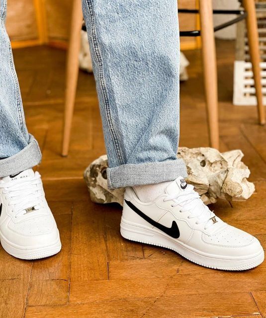 Nike Air Force White Black Strip  Кросівки на весну