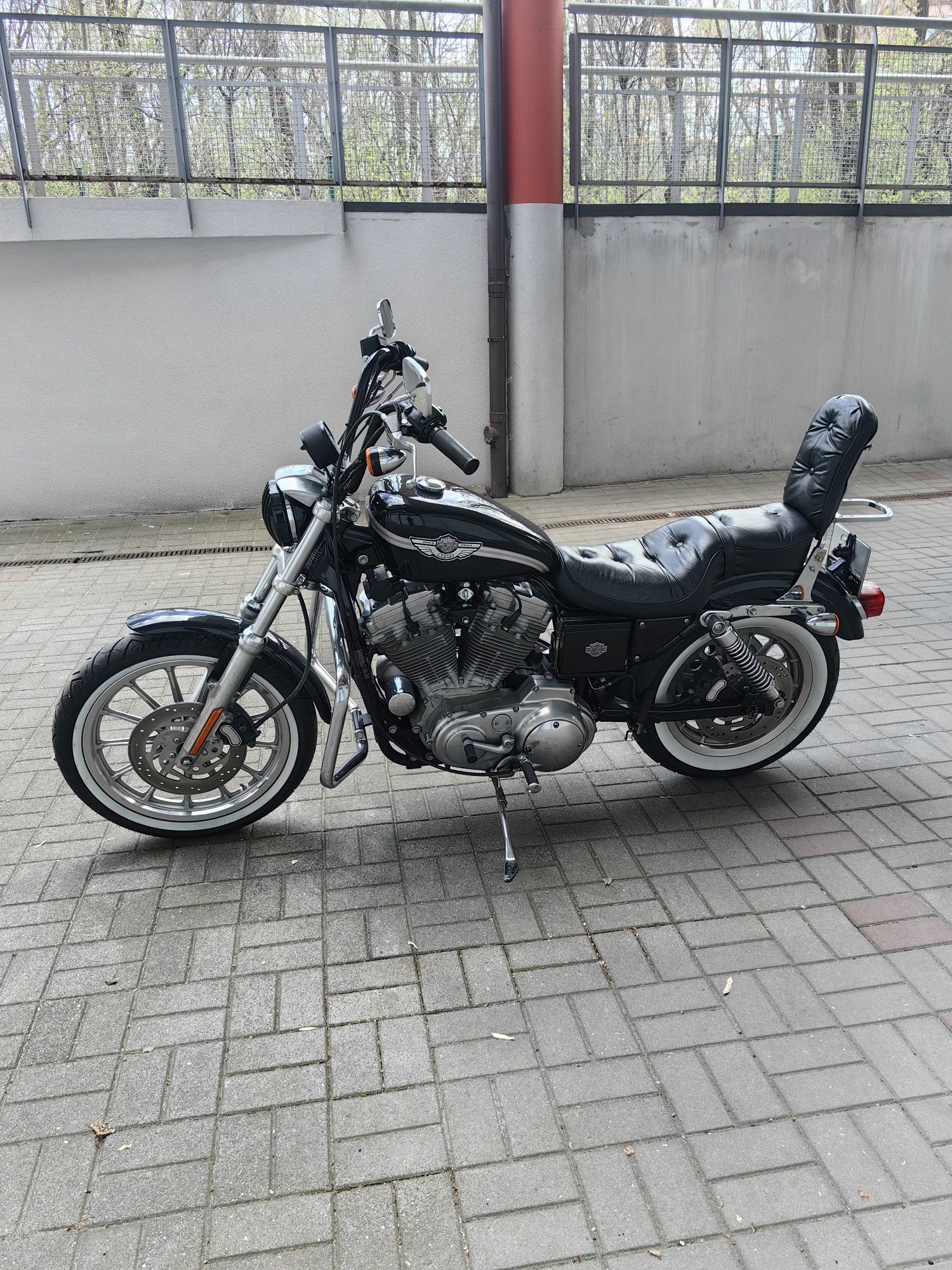 Motocykl Harley-Davidson Sportster 883 anniversary rocznik 2003