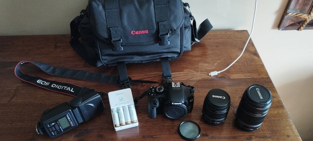 Canon 550 em muito bom estado.