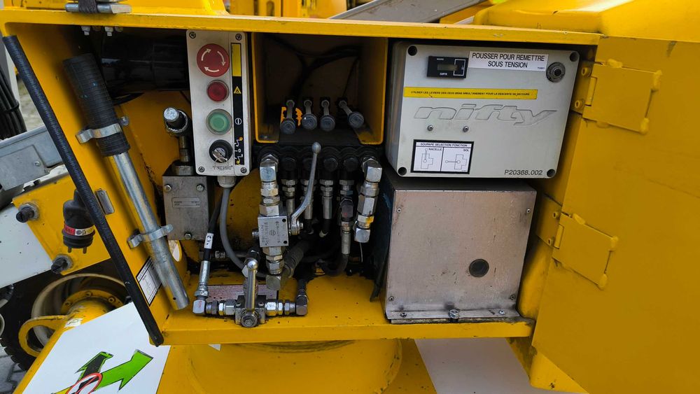 Podnośnik spalinowo elektryczny Nifty HR 12 NDE rok 2011 - 44900netto